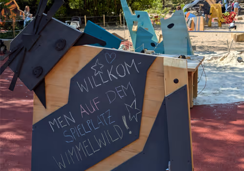 Es ist Wimmelwild | Glaselefant empfängt seine Freunde Murmeltier, Kritzelkatze und Co. | neuer Kleinkinder-Spielbereich eröffnet