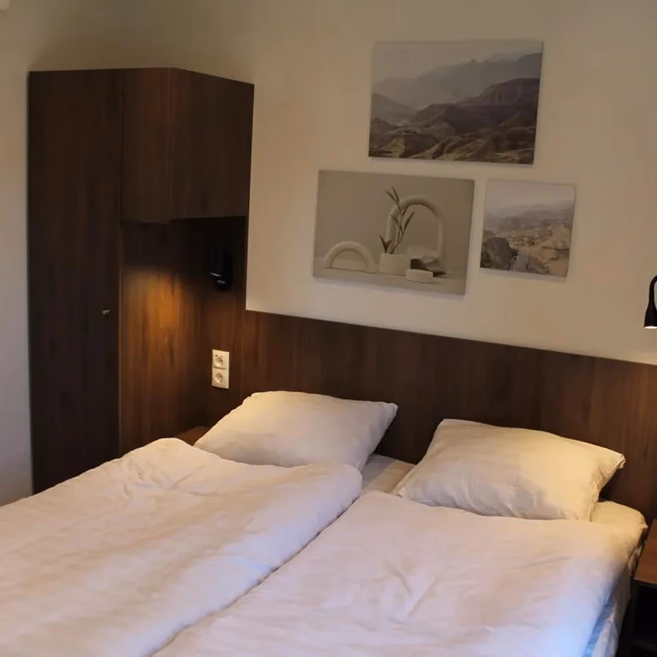 Schlafzimmer im Cube Exclusif 14 mit zwei Einzelbetten