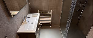 Badezimmer im Cube Exclusif 14 mit bodenebener Dusche