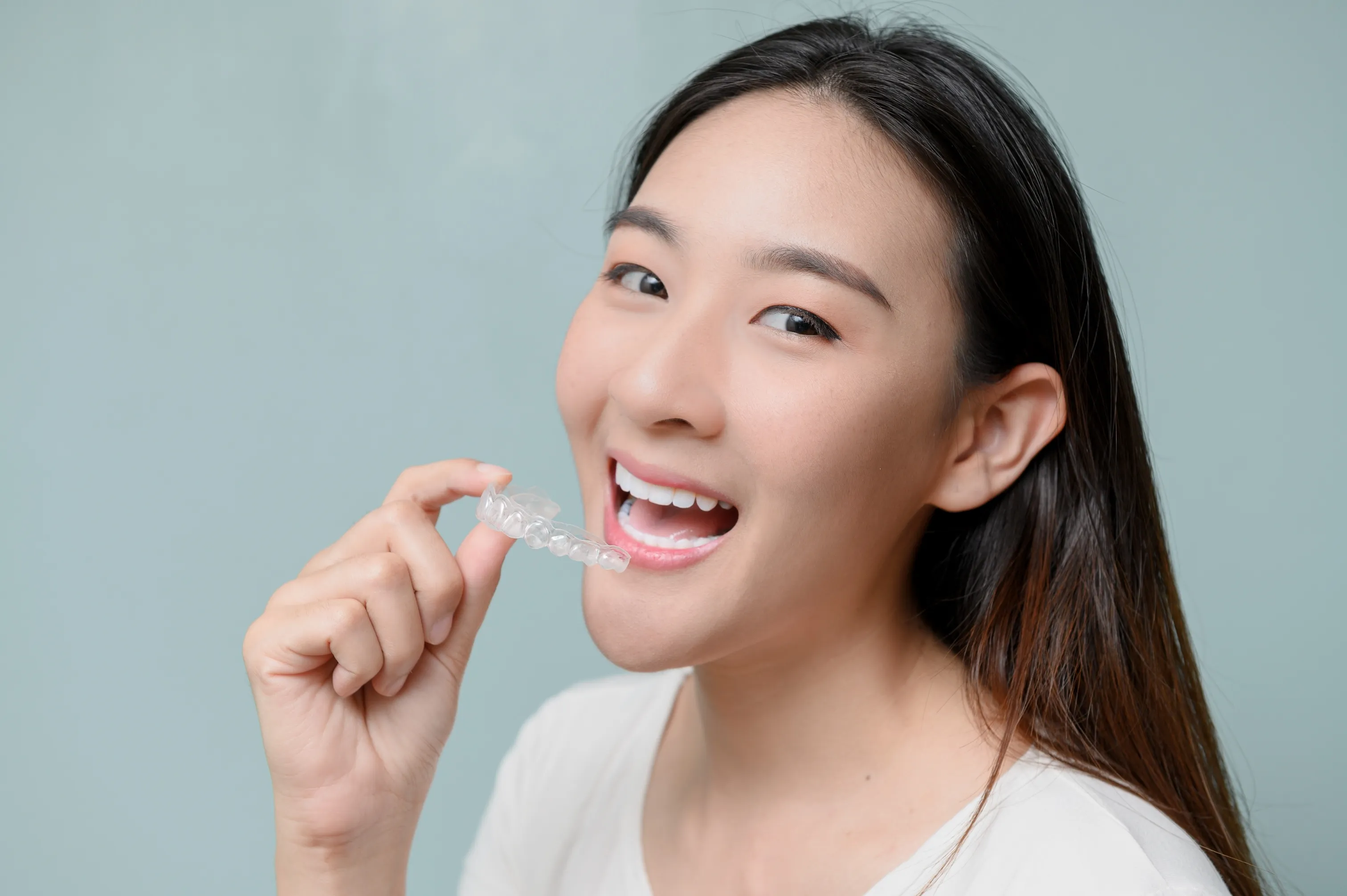 Dr. Gloria Luong reviewing a digital scan with an aligner patient in Torrance, CA