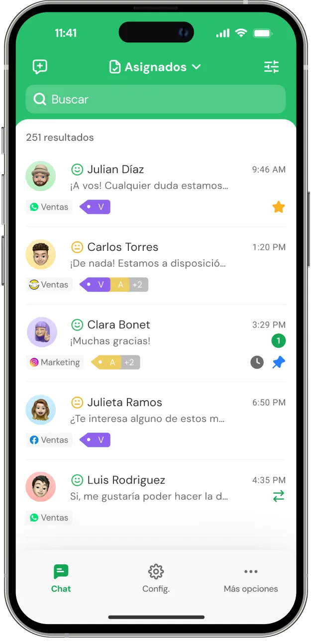 Smartphone screen showing a chat app in Spanish with five assigned conversations, each contact having an avatar, name, preview of the last message, time, and tags for sales or marketing.