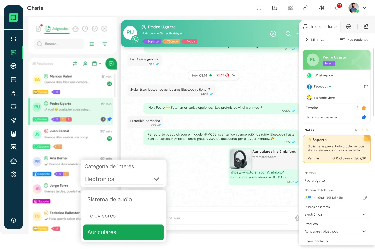 Customer support chat interface showing a conversation about Bluetooth headphones, product options, and client info including contact and interest categories.