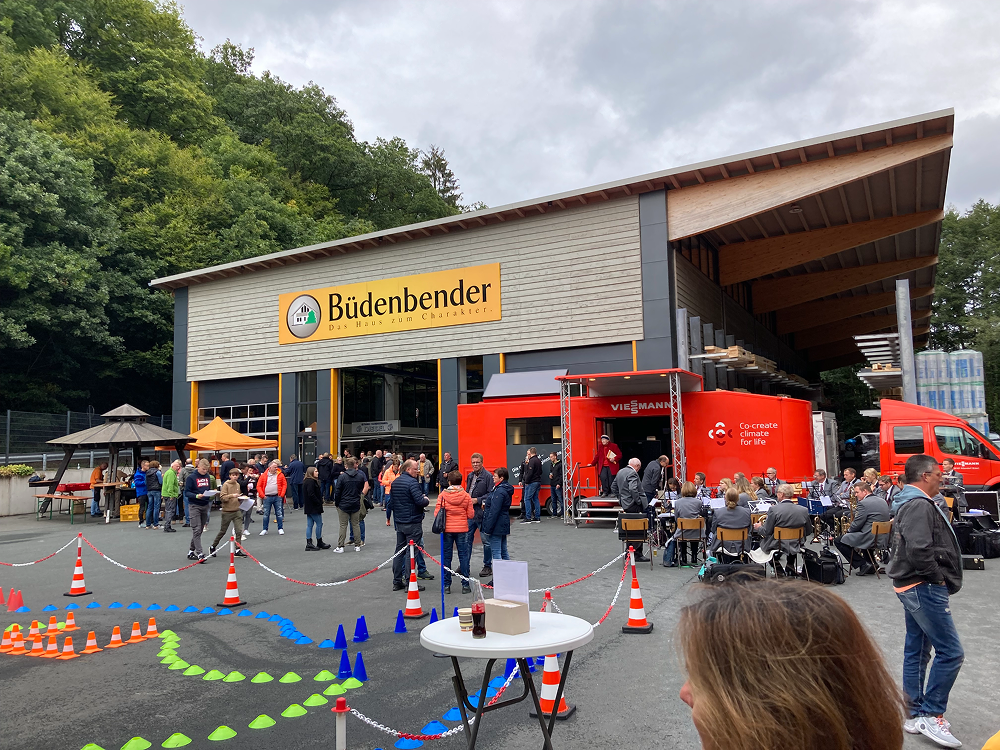 Holzständerwand eines Büdenbender Fertighauses im Rohbau, Werk Netphen-Hainchen, Siegerland