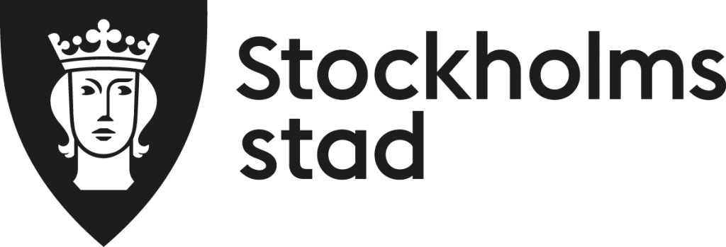 Logotyp för Stockholms stad med en vit kunglig profil i svart sköld och texten Stockholms stad.