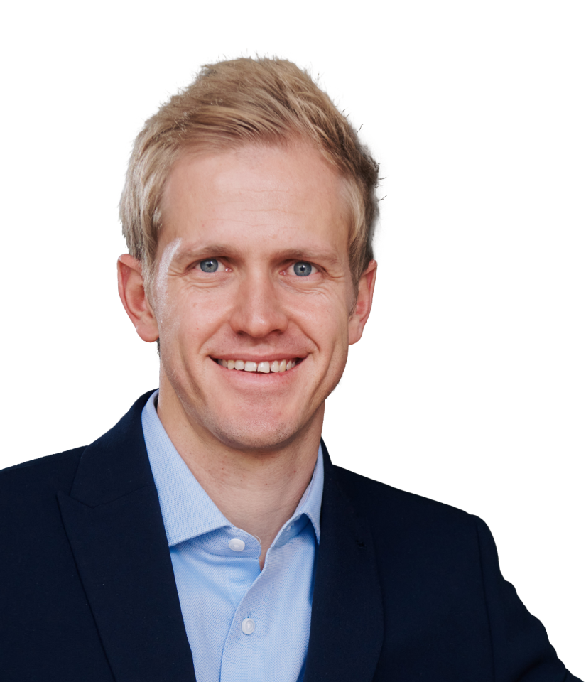 Steinman de Bruyn is posed smiling. He is wearing a navy blazer with a blue dress shirt underneath.