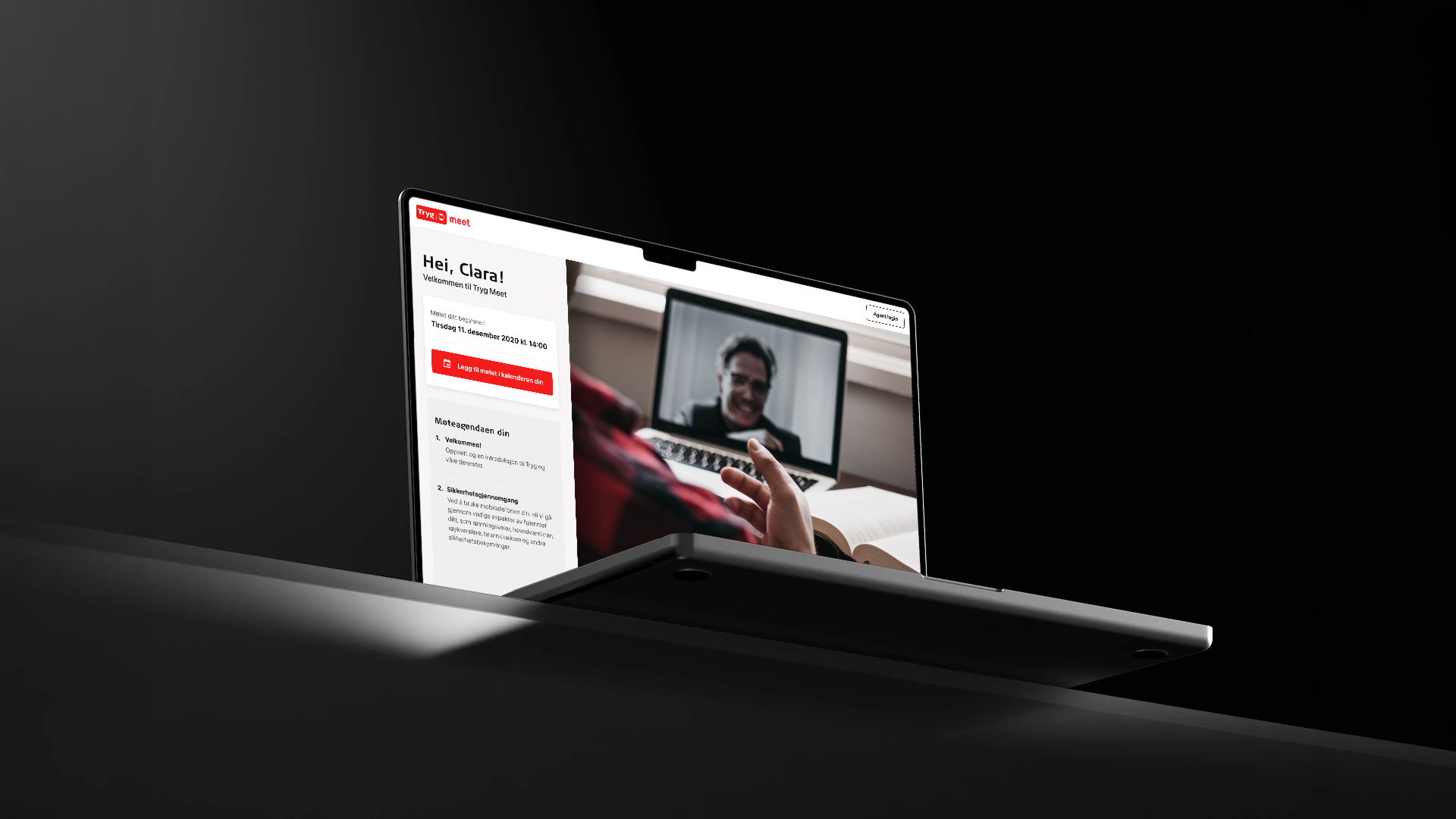 Laptop i et mørkt rom med TrygMeet løsningen oppe på skjermen.