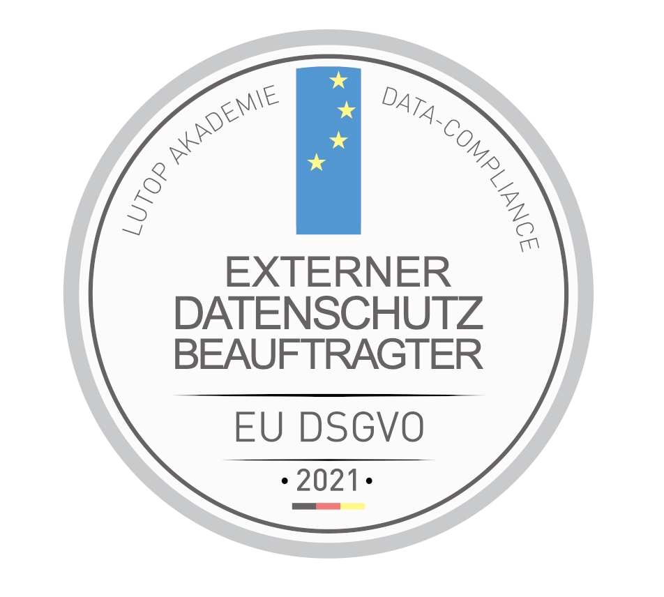 Siegel mit dem Text 'Externer Datenschutzbeauftragter, EU DSGVO, 2021' und dem unteren deutschen Flaggenfarbstreifen, umgeben von den Worten 'Lutop Akademie' und 'Data-Compliance'.