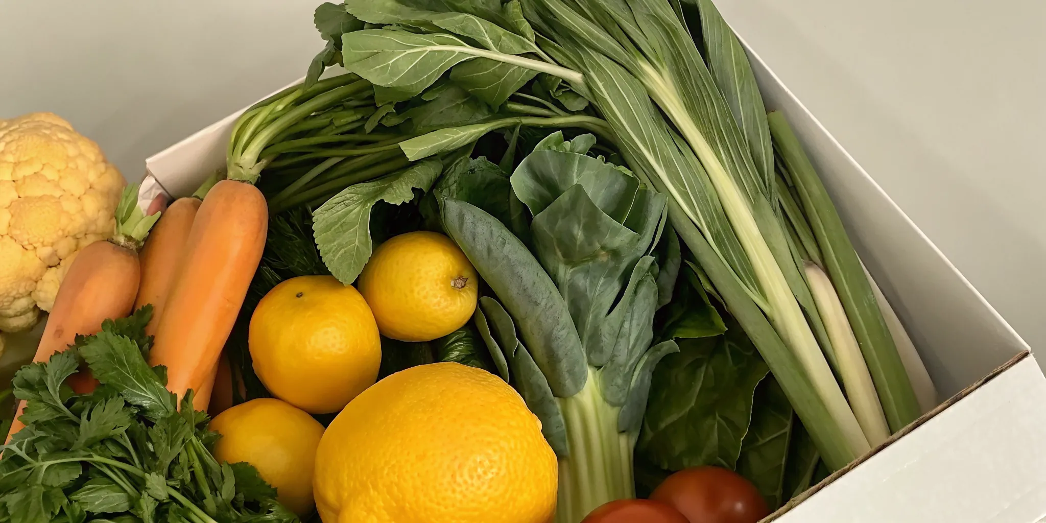 Best grocery delivery service box with fresh fruits and vegetables.