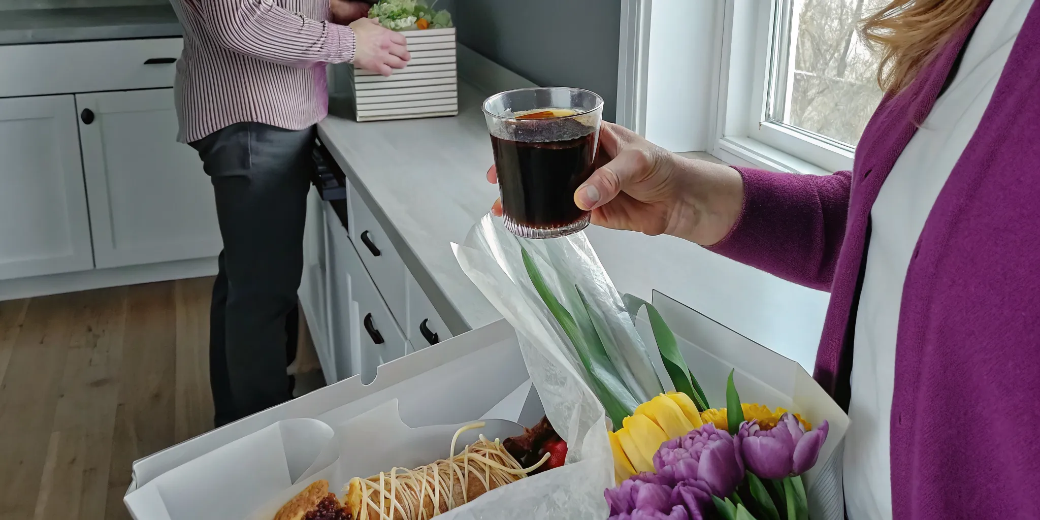 Fresh coffee in a kitchen with Tre'dish delivery box visible