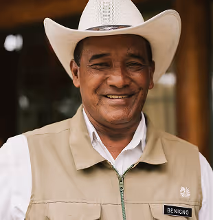 Portrait of Benigno, staff member at Hacienda La Danesa, wearing a cowboy hat.