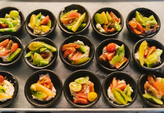 Farm-fresh heirloom tomato bites in black clay bowls served at Hacienda La Danesa restaurant