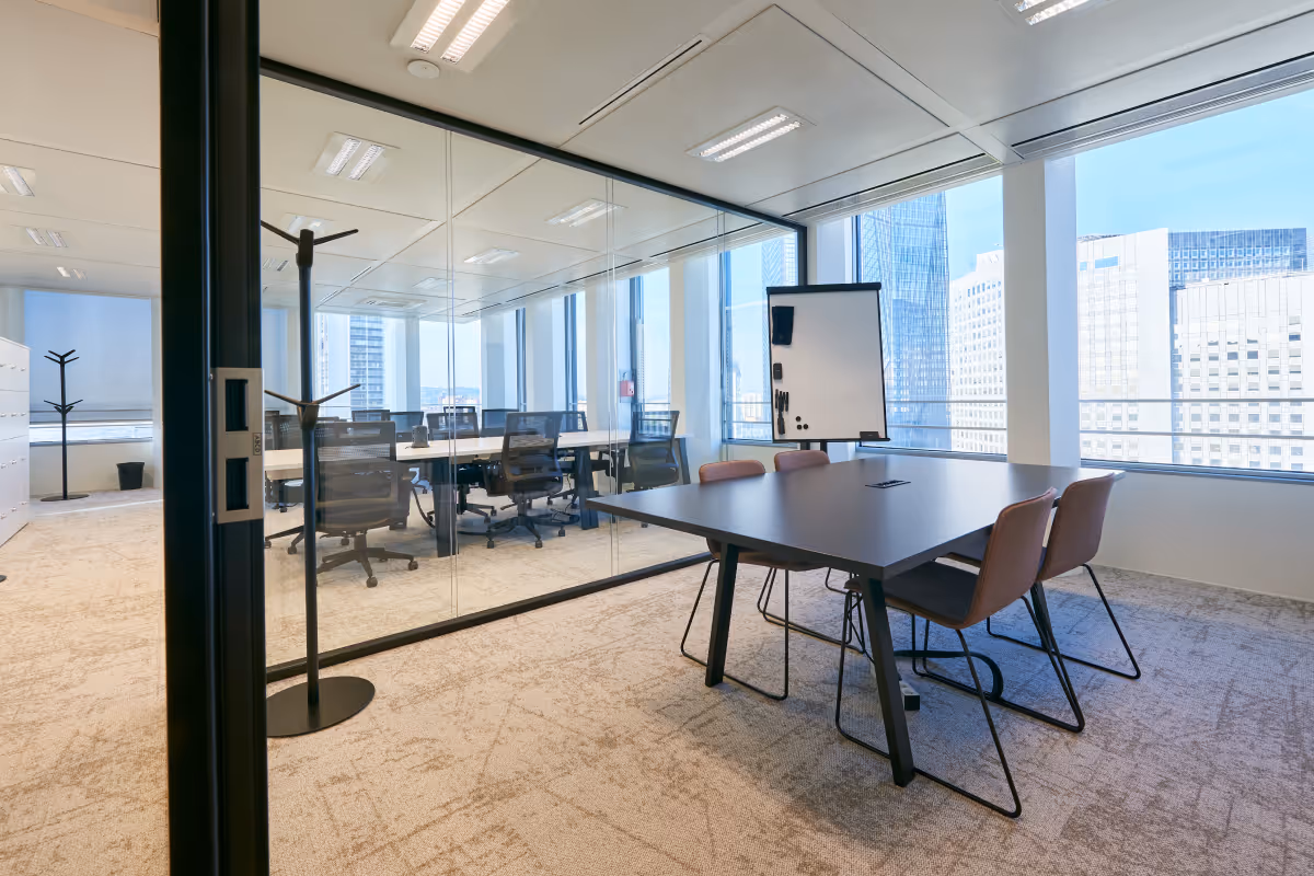 Intérieur bureau opéré – Puteaux