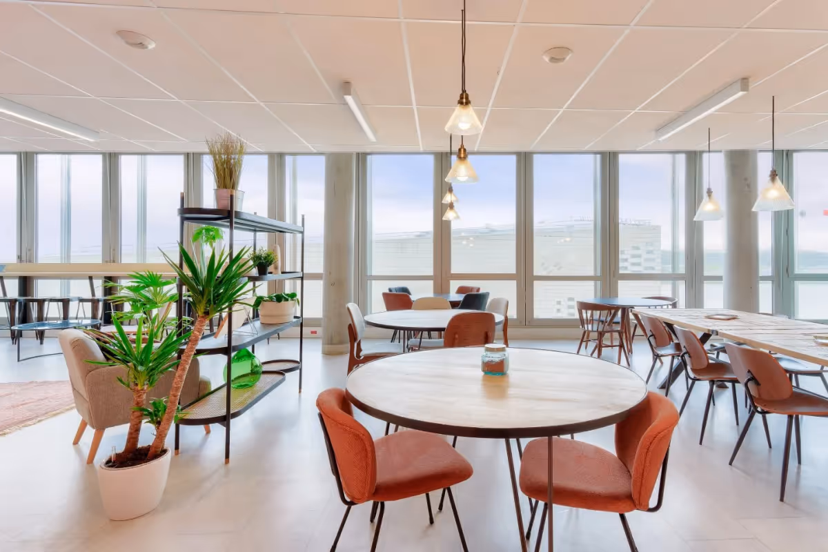 Bureau privatif avec services – 52 Quai de Paludate