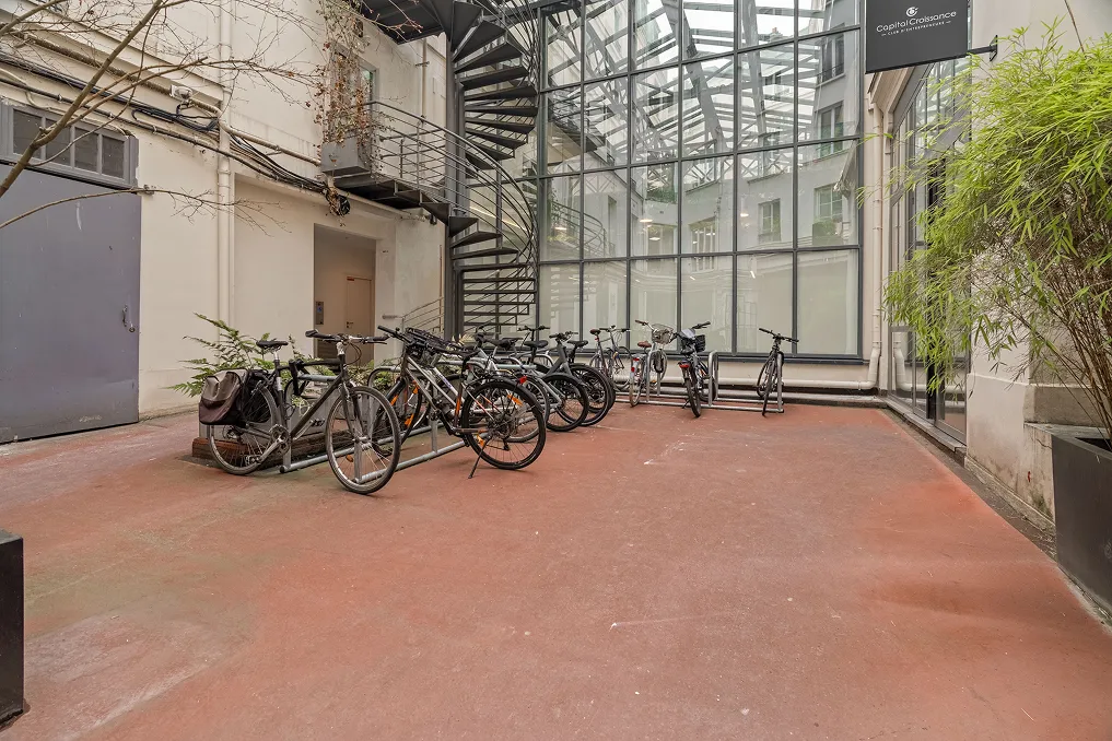 Ambiance de travail – 19 Rue du Rocher