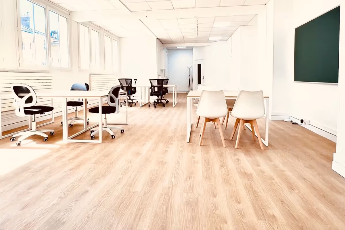 Bureau privatif avec services – 14 Rue Mathurin Régnier
