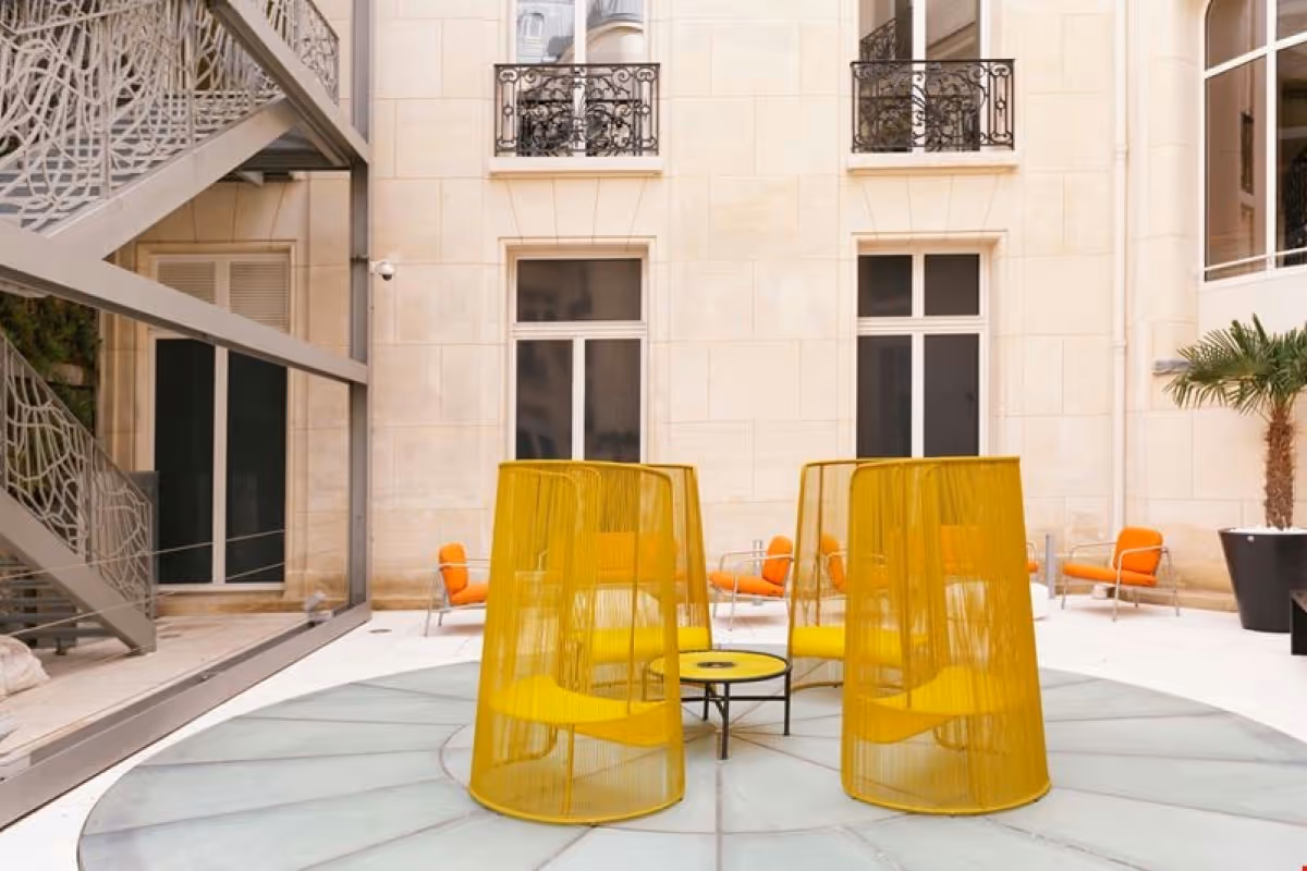 Ambiance de travail – 92 Avenue des Champs-Élysées