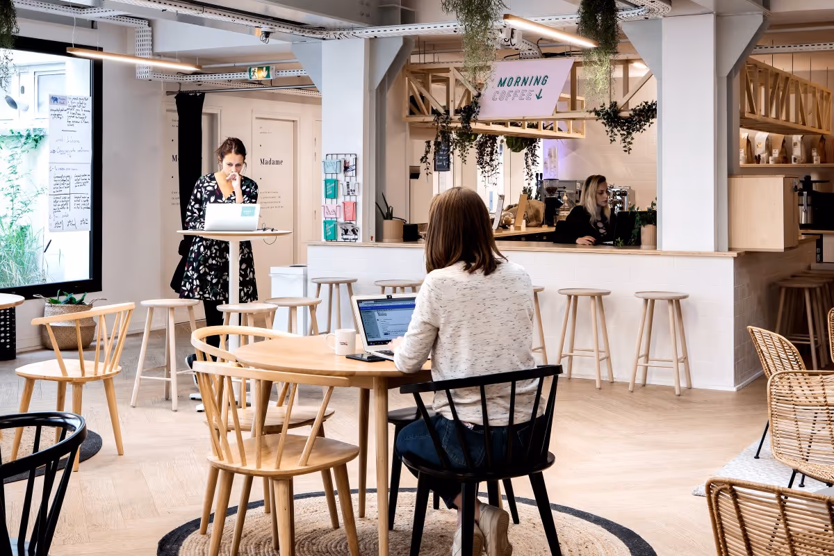 Bureau privatif avec services – 75 Rue d'Amsterdam