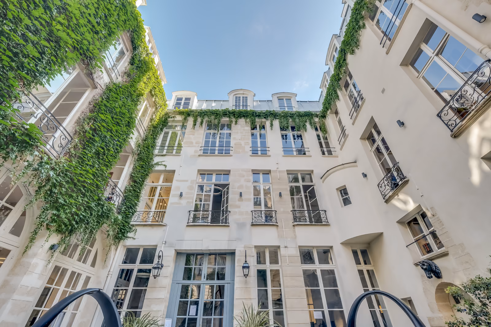 Intérieur bureau opéré – Paris