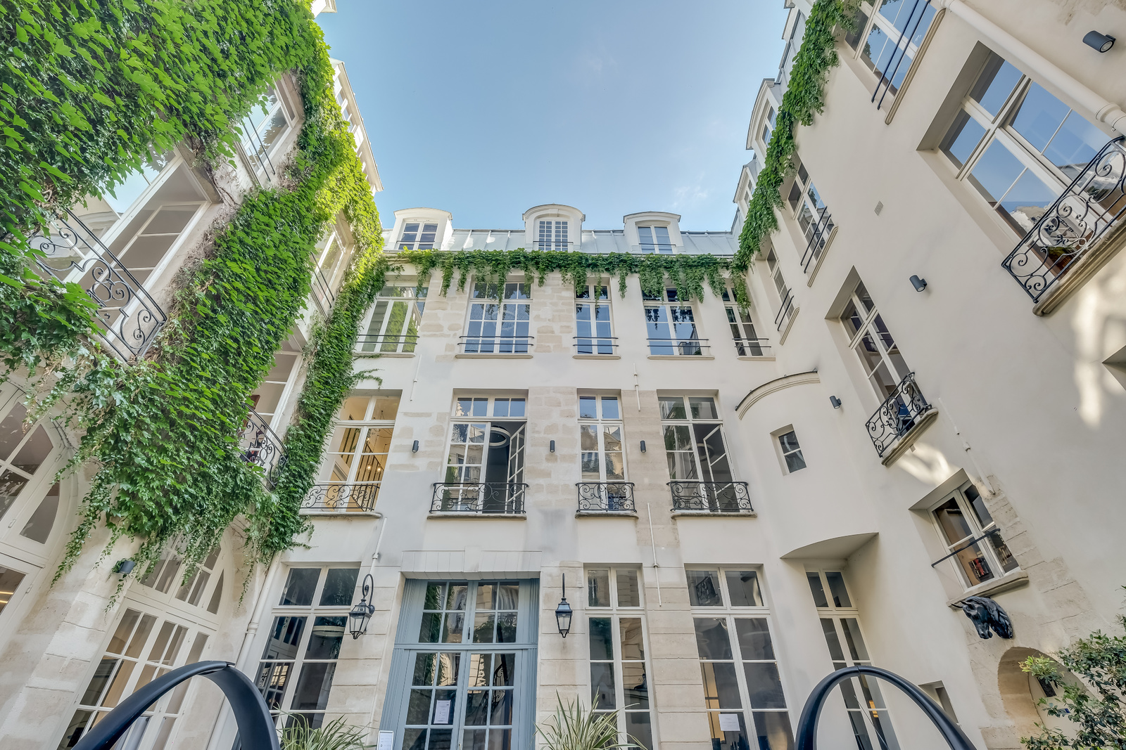 Intérieur bureau opéré – Paris