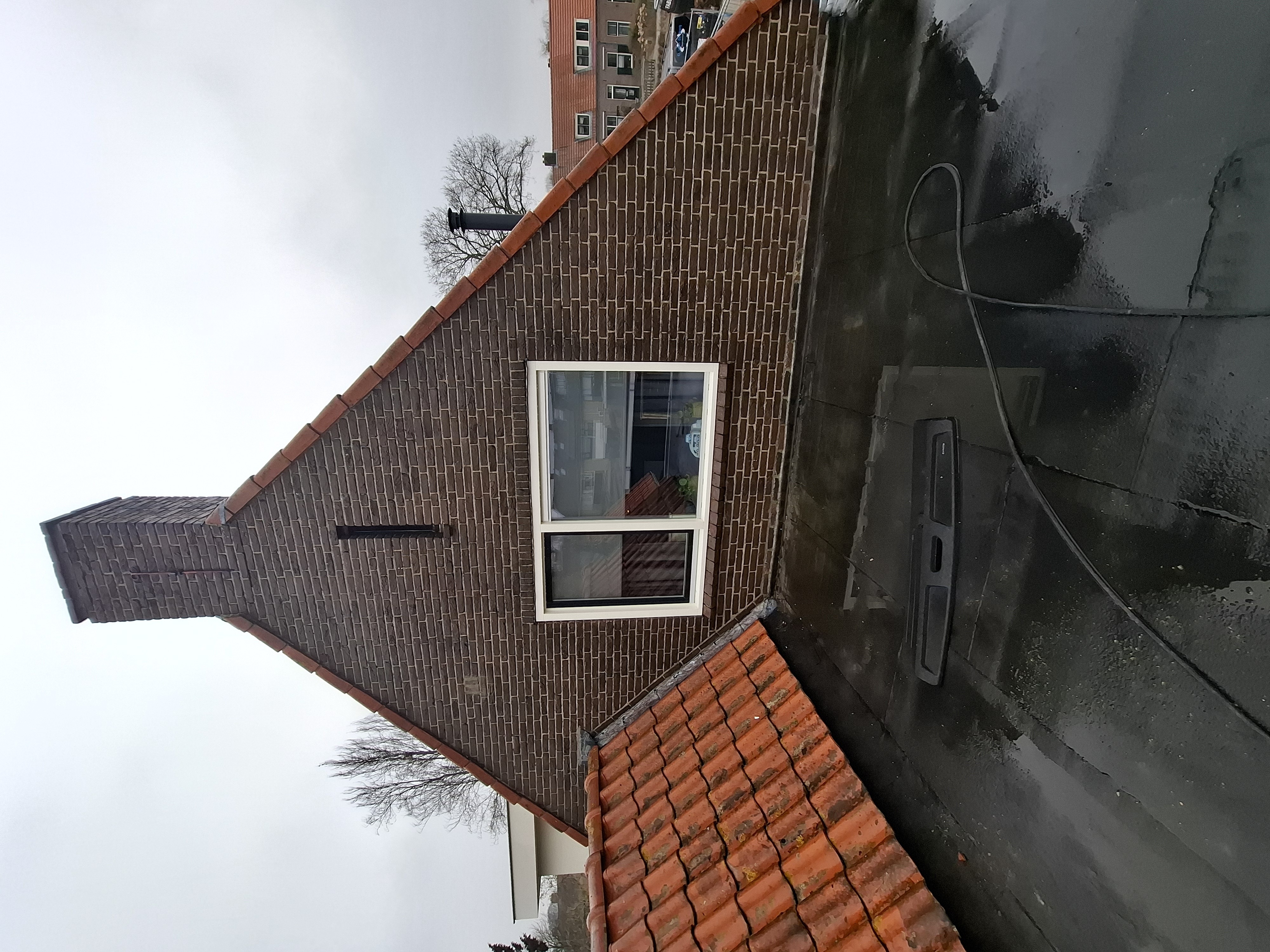 Achtergevel woning na professionele reiniging