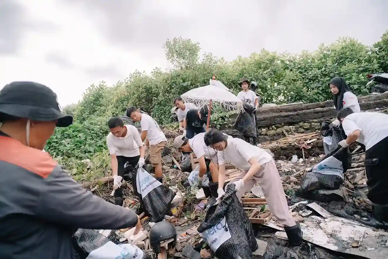 Volunteers collecting ocean plastic waste during World Clean Up Day 2026 beach cleanup in Bali