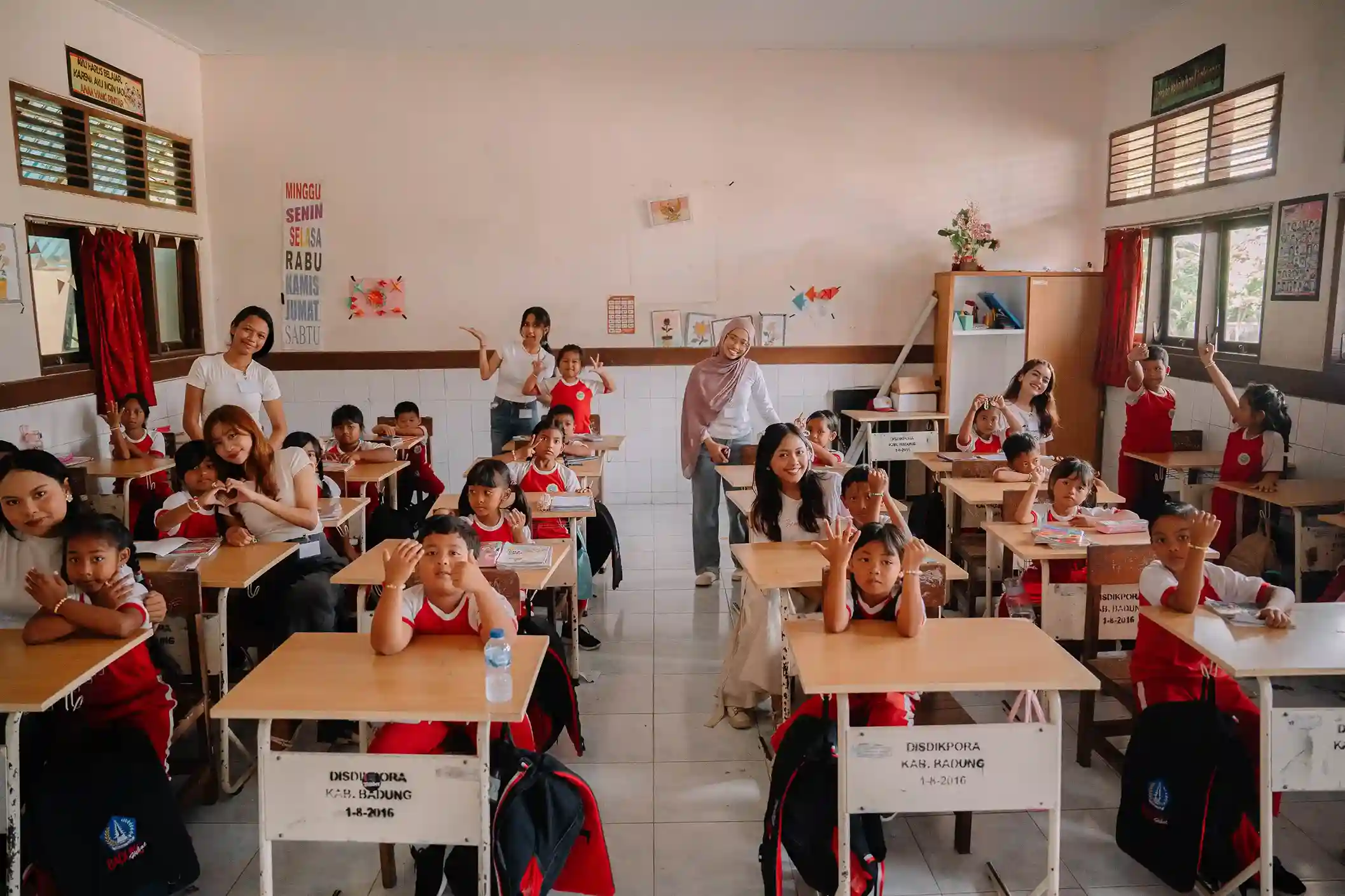Students and teachers at SDN 1 Punggul classroom during creative recycling activity supporting ocean conservation education