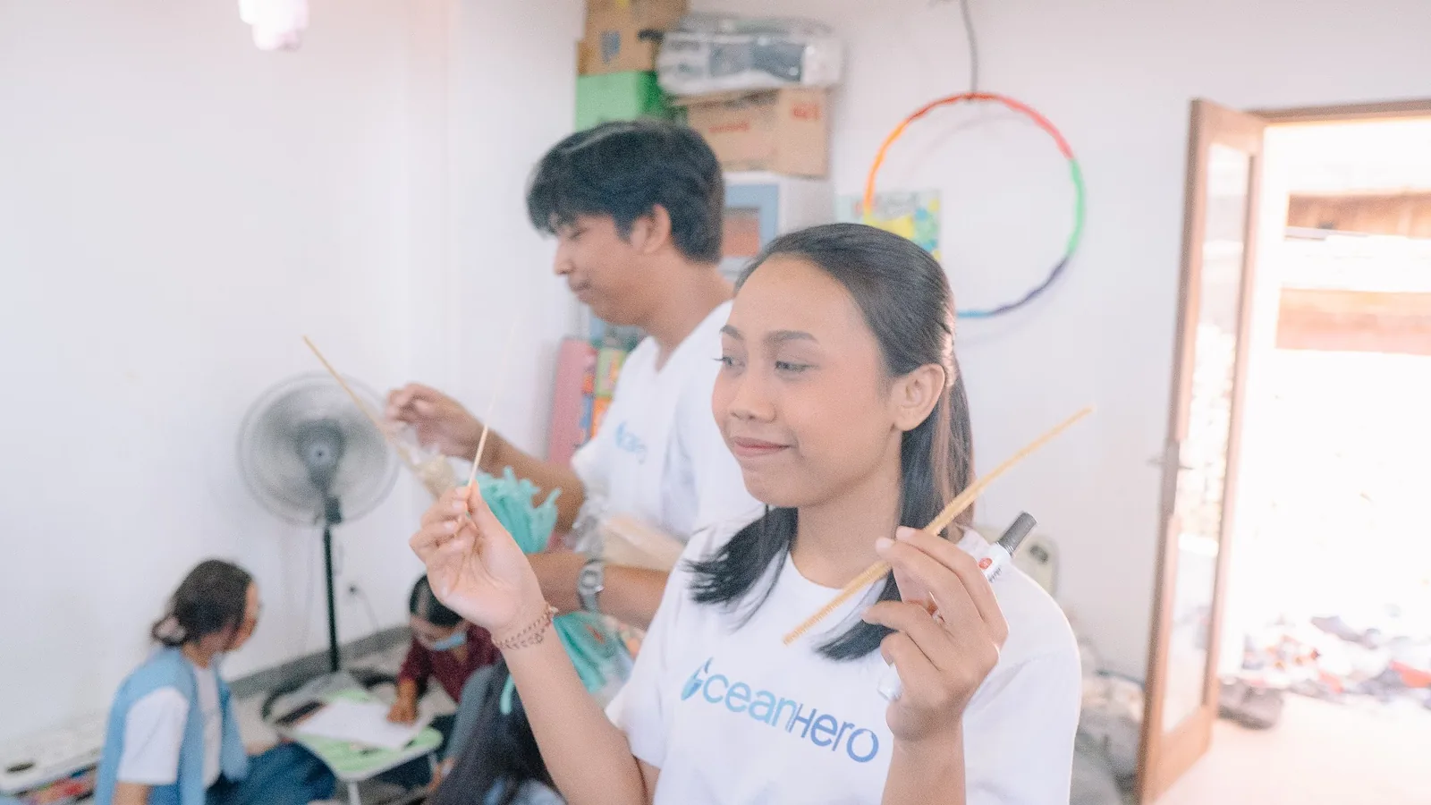 An OceanHero volunteer leading an activity at Yayasan Lentera Anak Bali