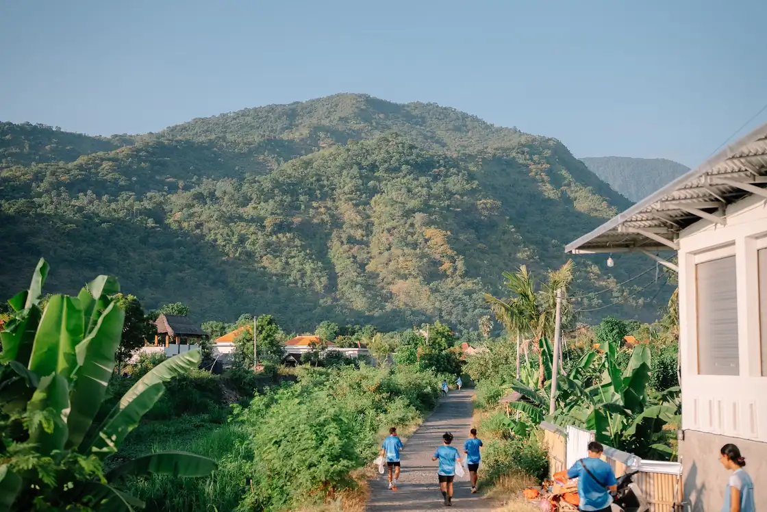 Runners on the route at Amed during OceanHe-Run