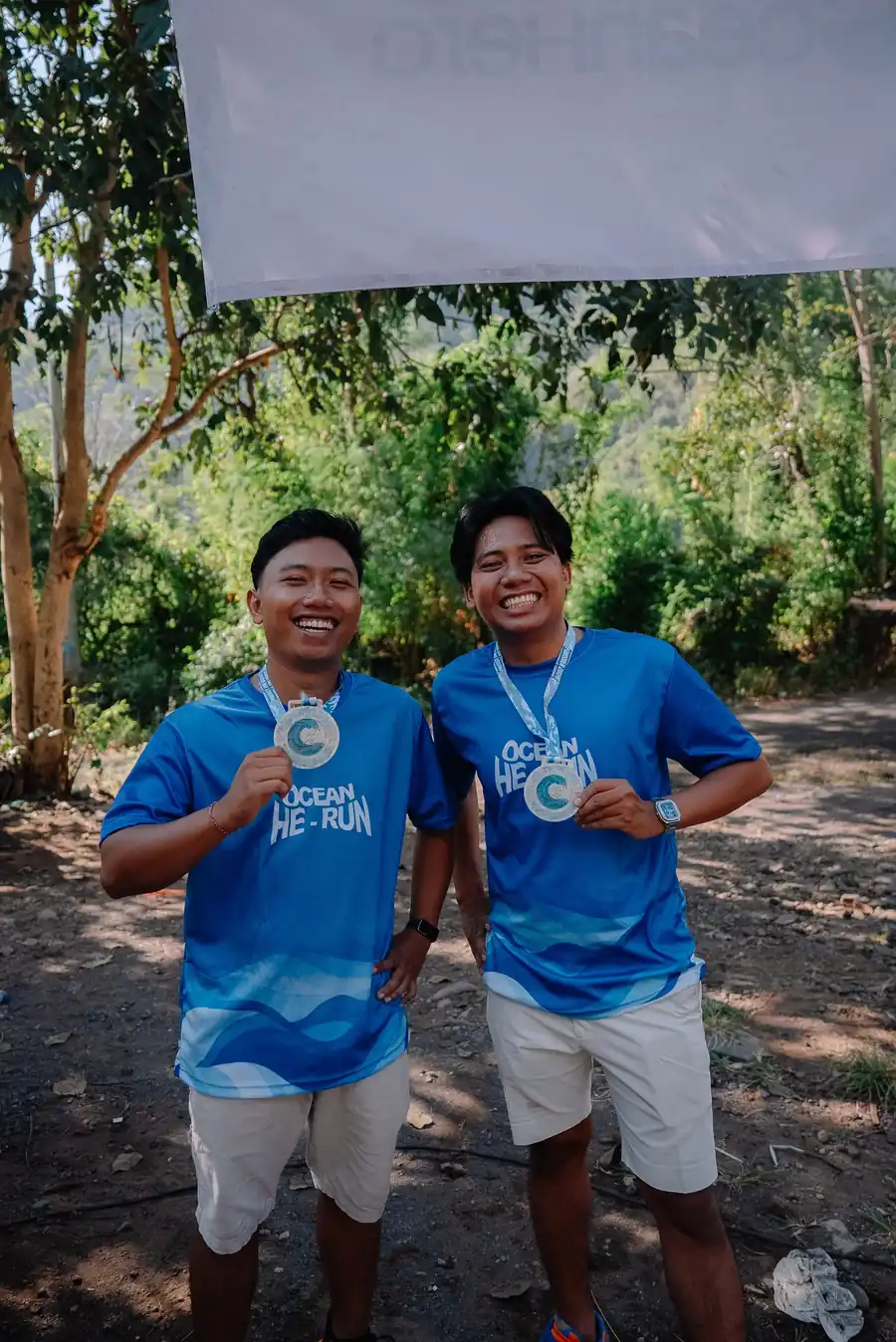 Two OceanHe-Run participants after completing the 5K plogging route