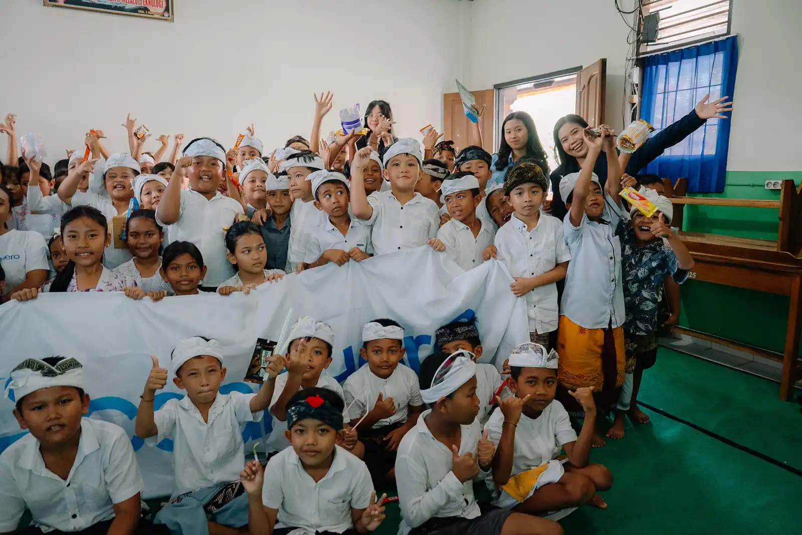 Students at Sukawati during the OceanHero waste-sorting session