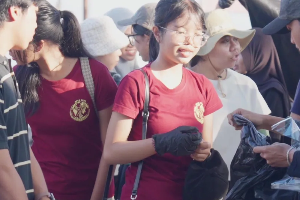 Volunteers gathering with waste bags at Kedonganan Beach