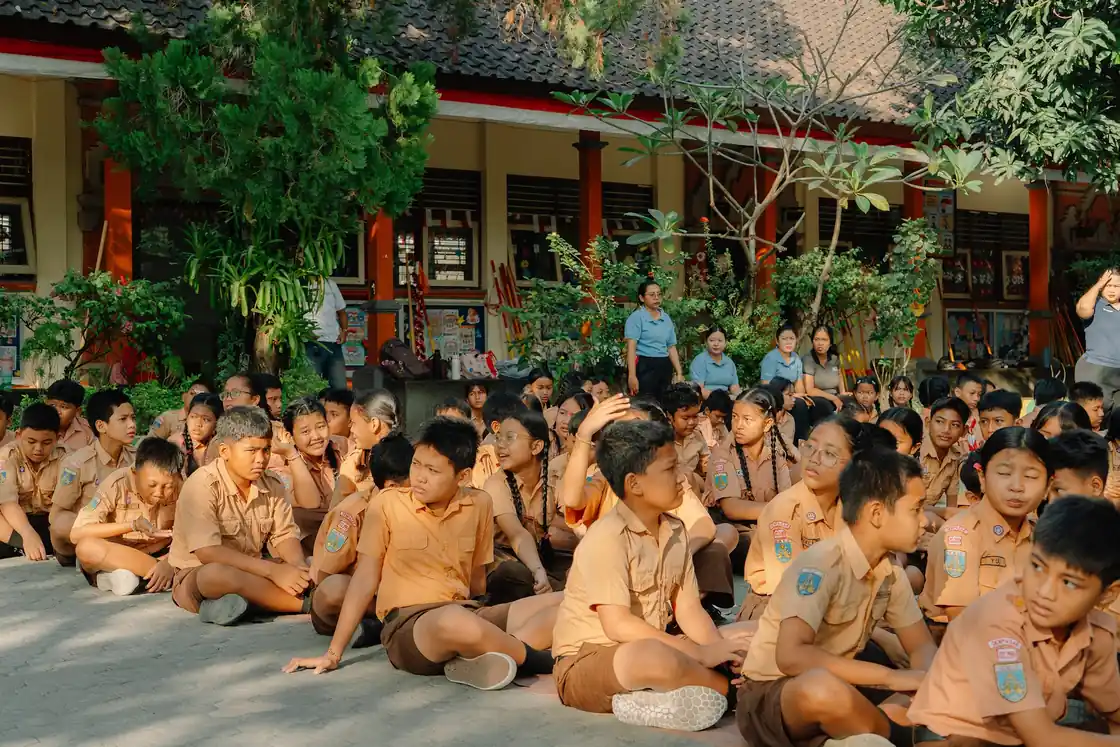 Students gathered in the schoolyard at SDN 6 Pedungan