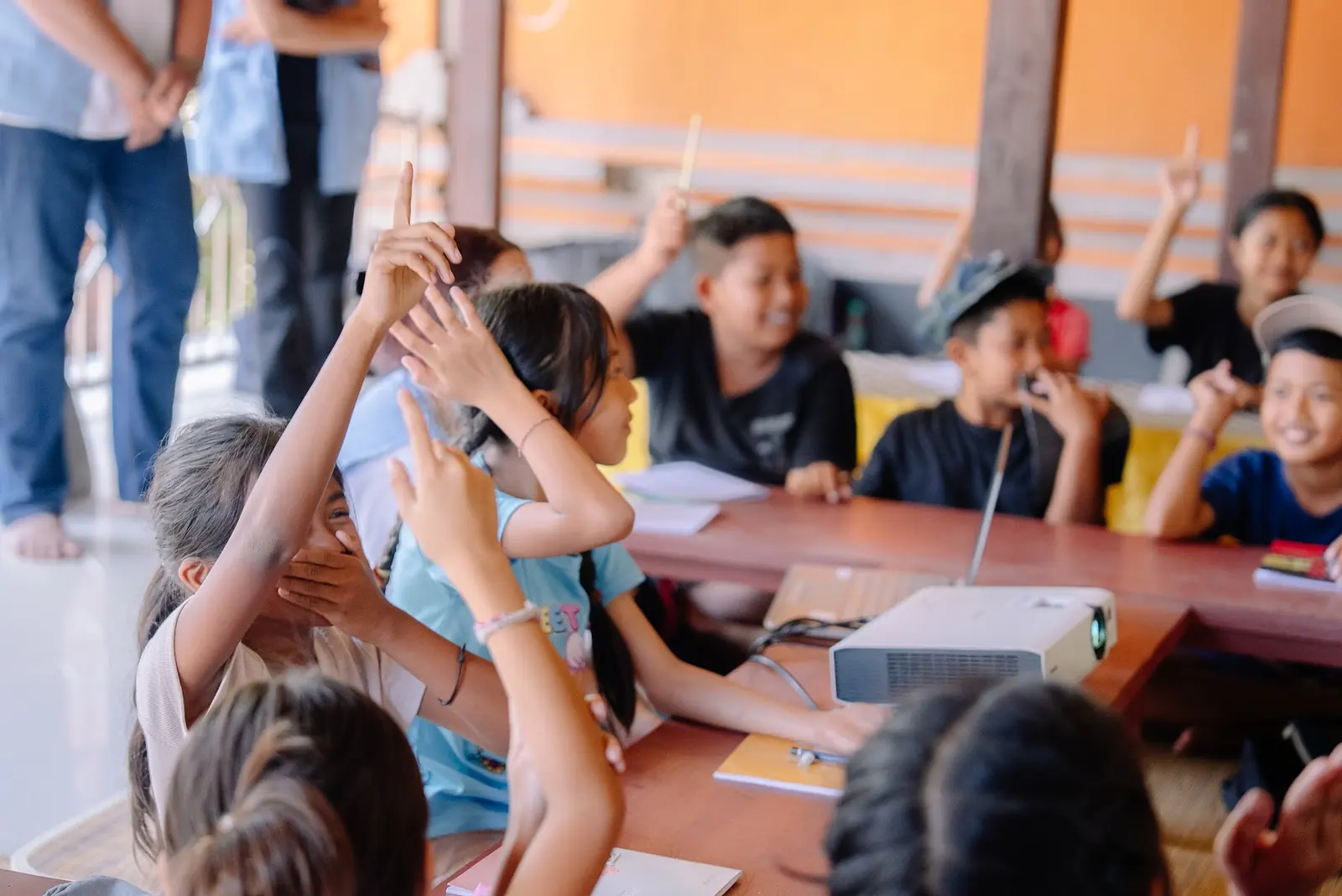 Children raising their hands during the session at Rumah Belajar Sentir