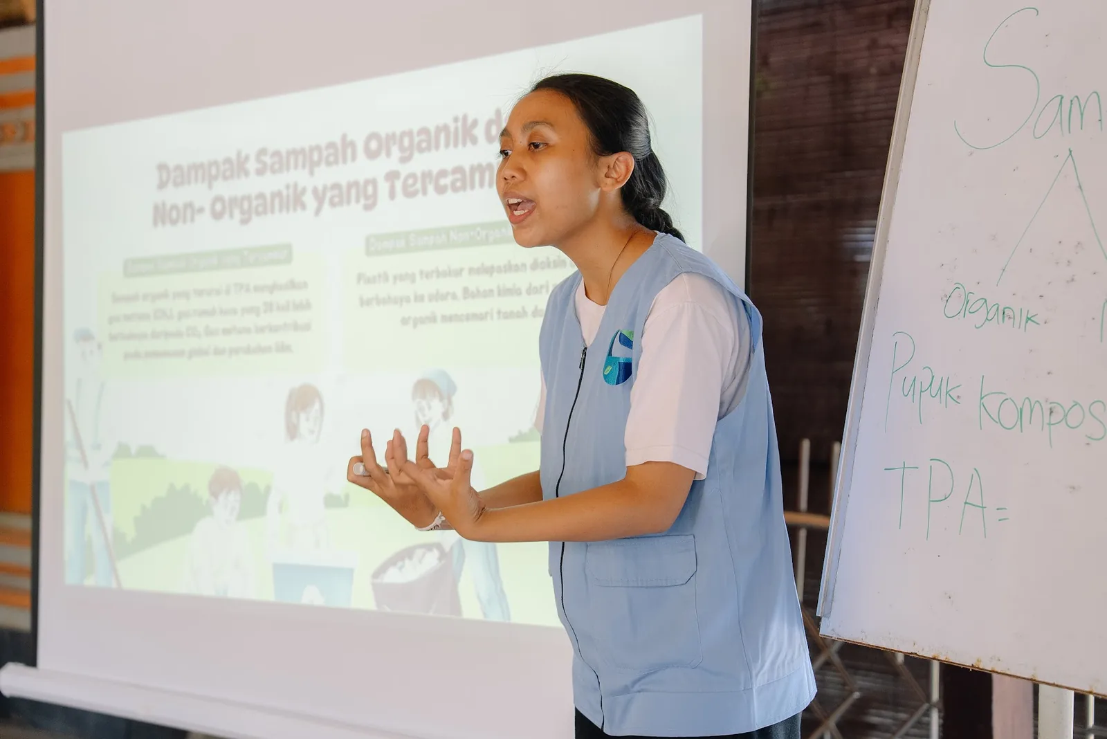 A volunteer presenting on organic and non-organic waste