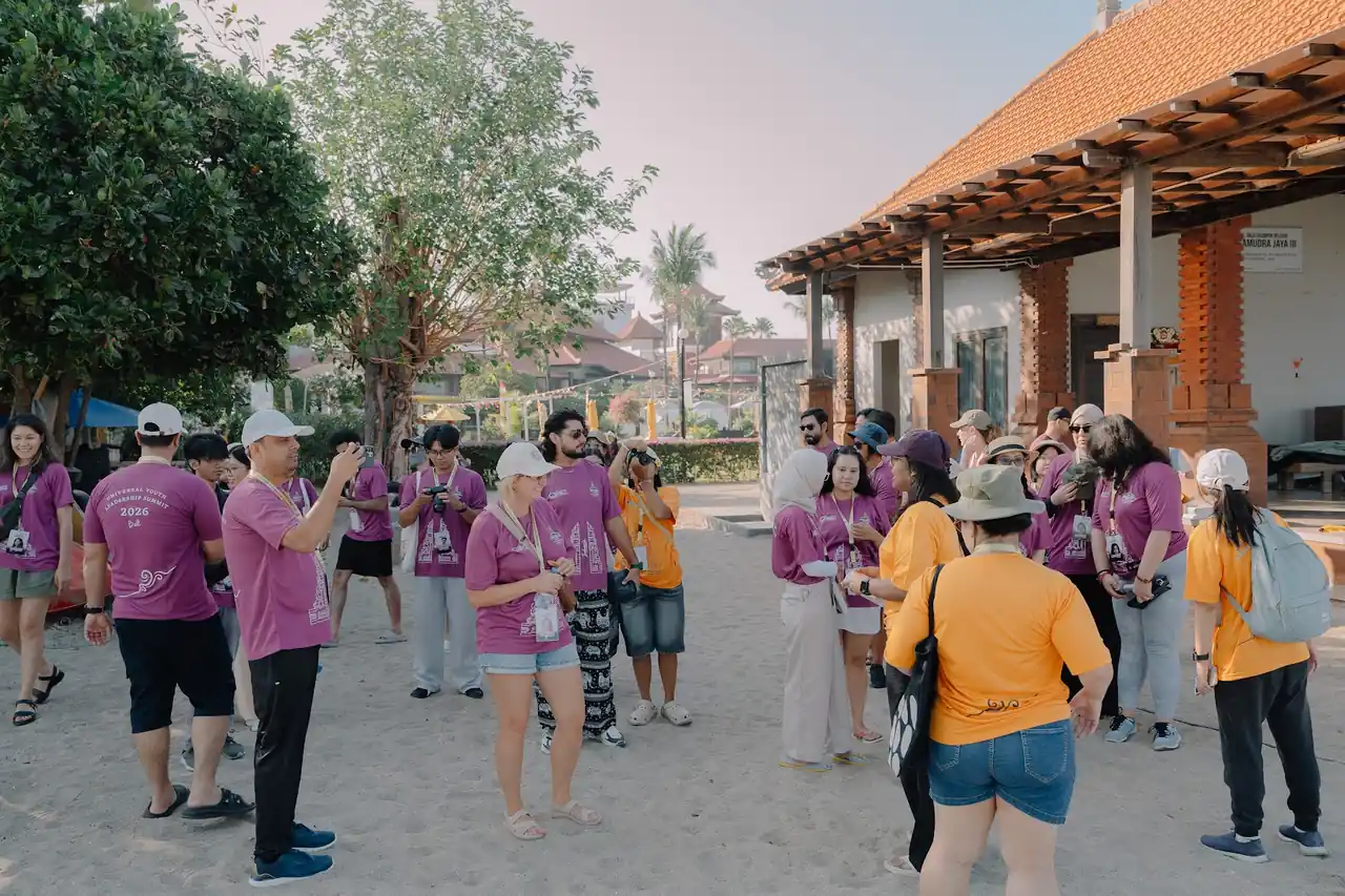 Volunteers gathering at Jerman Beach before the clean-up