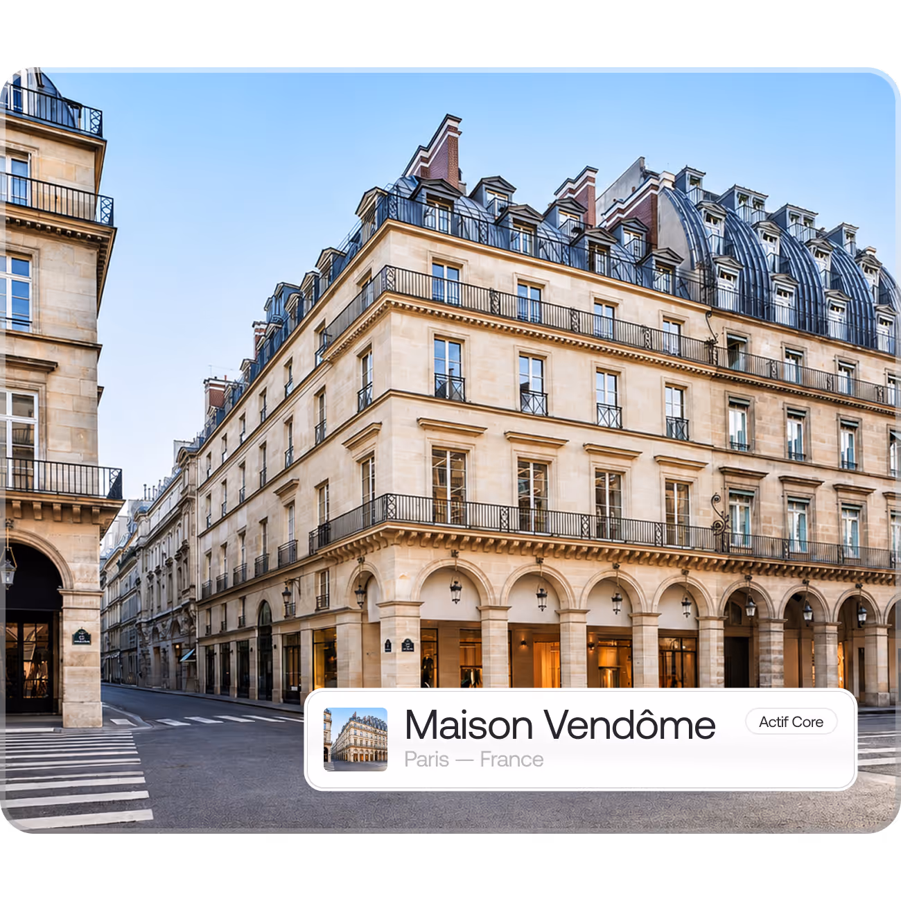 Immeuble haussmannien parisien avec la fiche de l'actif Maison Vendôme, bannière mobile du fonds Makers Fund