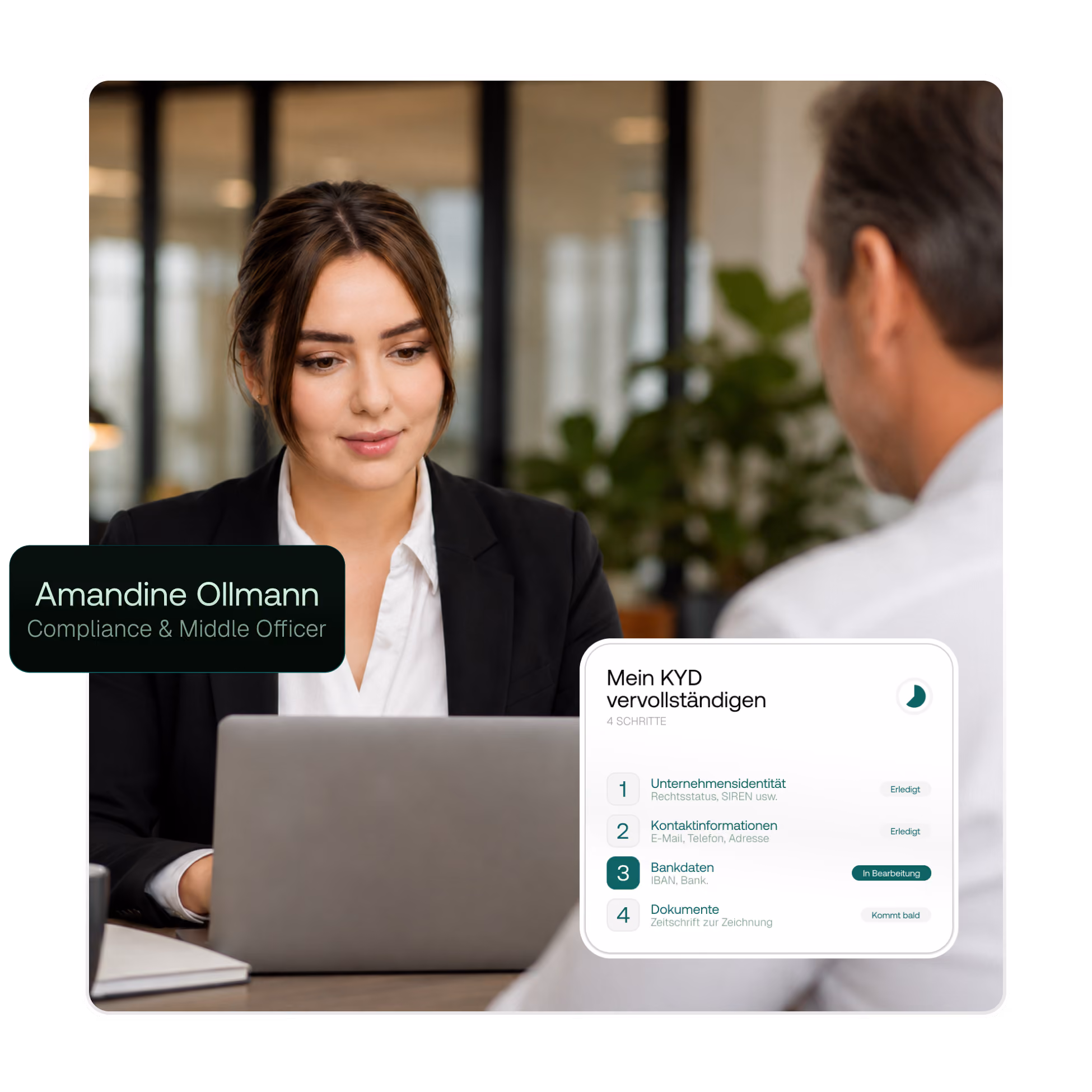 Amandine Ollmann, Compliance & Middle Officer, am Laptop neben der Ansicht der KYC-Validierung