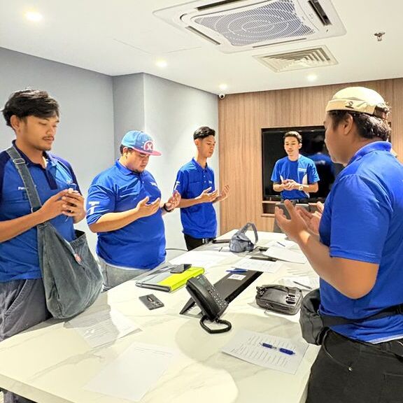 Cooling Pros Engineering aircond service team in Semenyih