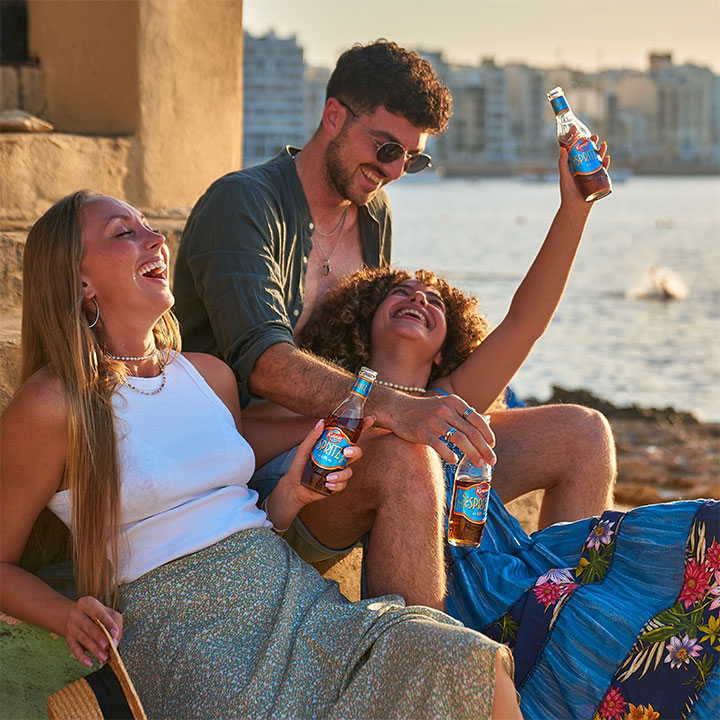 Friends enjoying Kinnie Spritz by the sea