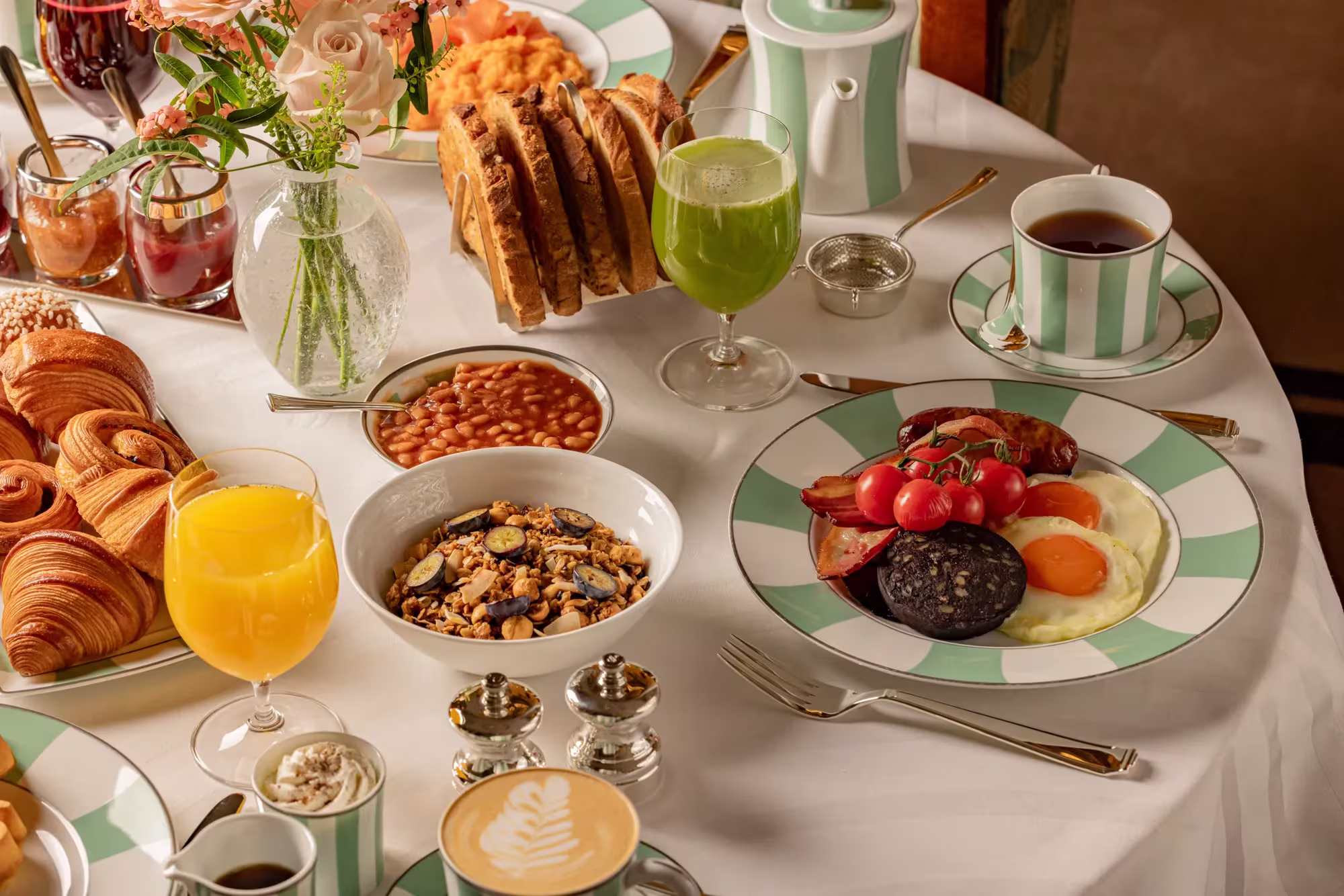 Daily breakfast benefit added to eligible luxury hotel bookings