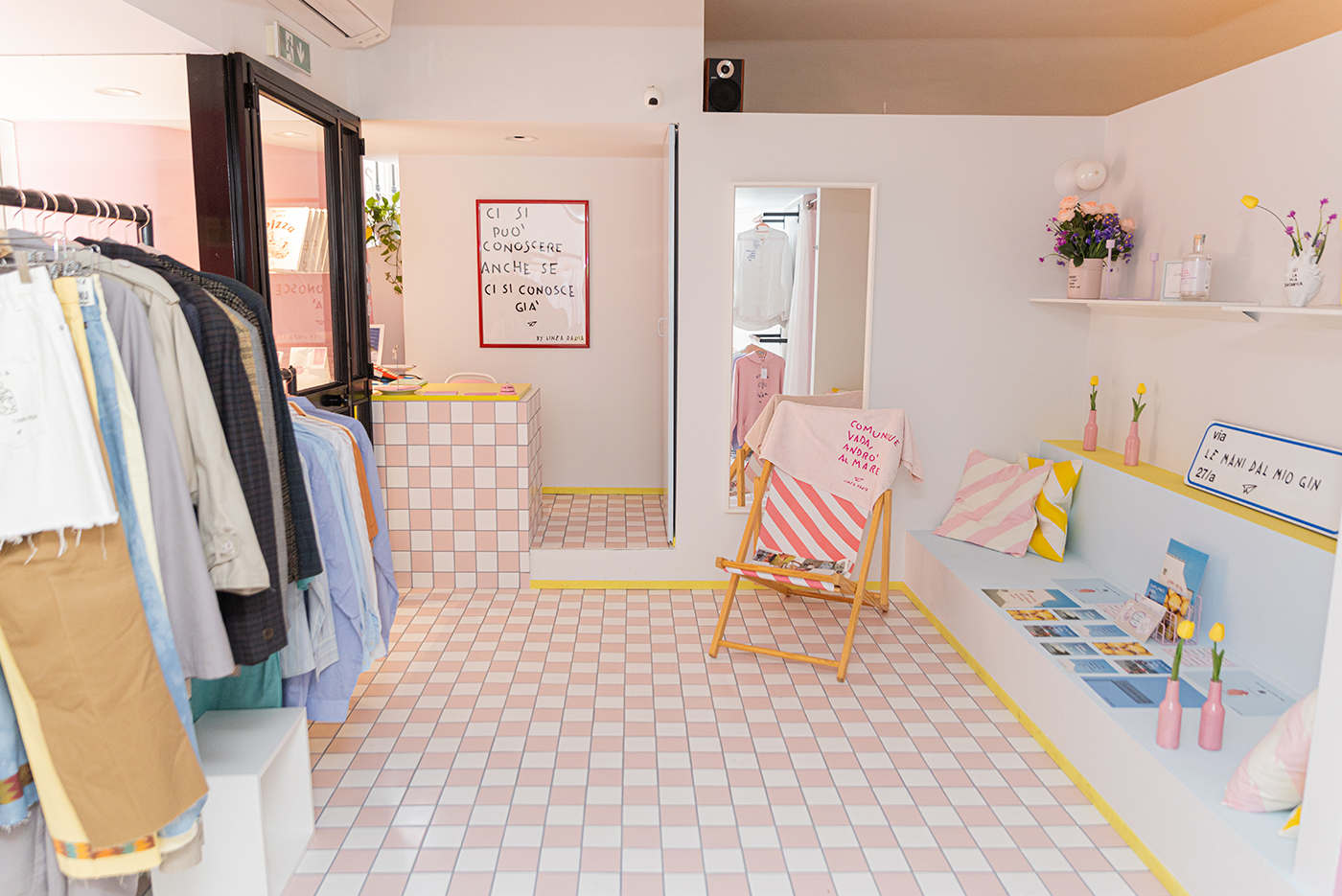 concept store Linea Daria a Bergamo con arredi pop e palette colori rosa e giallo