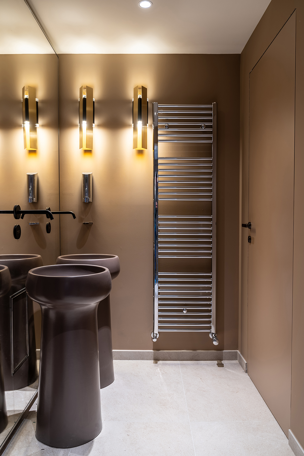 ristruttuazione completa bagno di un ristorante a Chorus life Bergamo