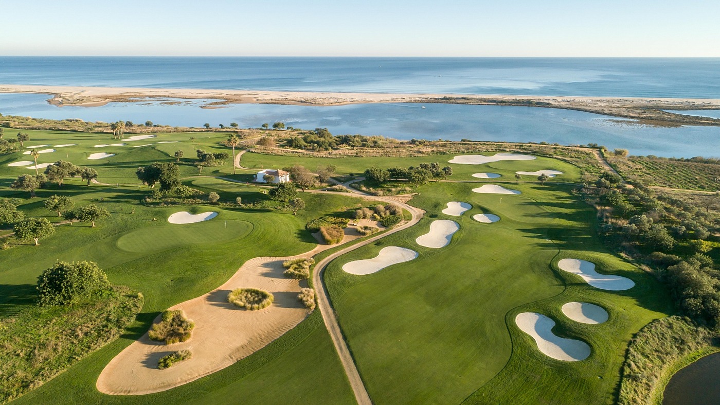 Luxury resort overlooking the golf course in the Algarve
