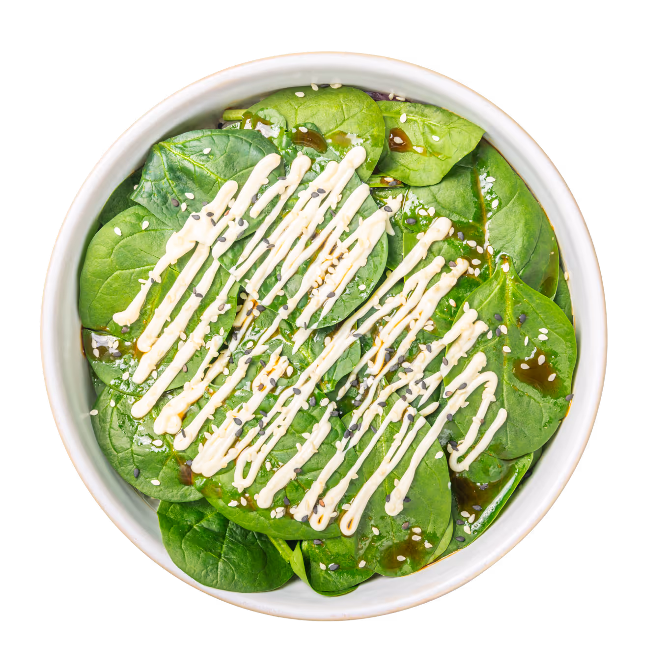 Ein frischer Spinatsalat in einer weißen Schüssel, beträufelt mit cremigem Dressing und bestreut mit Sesamkörnern, ergibt ein lebendiges und gesundes Gericht.