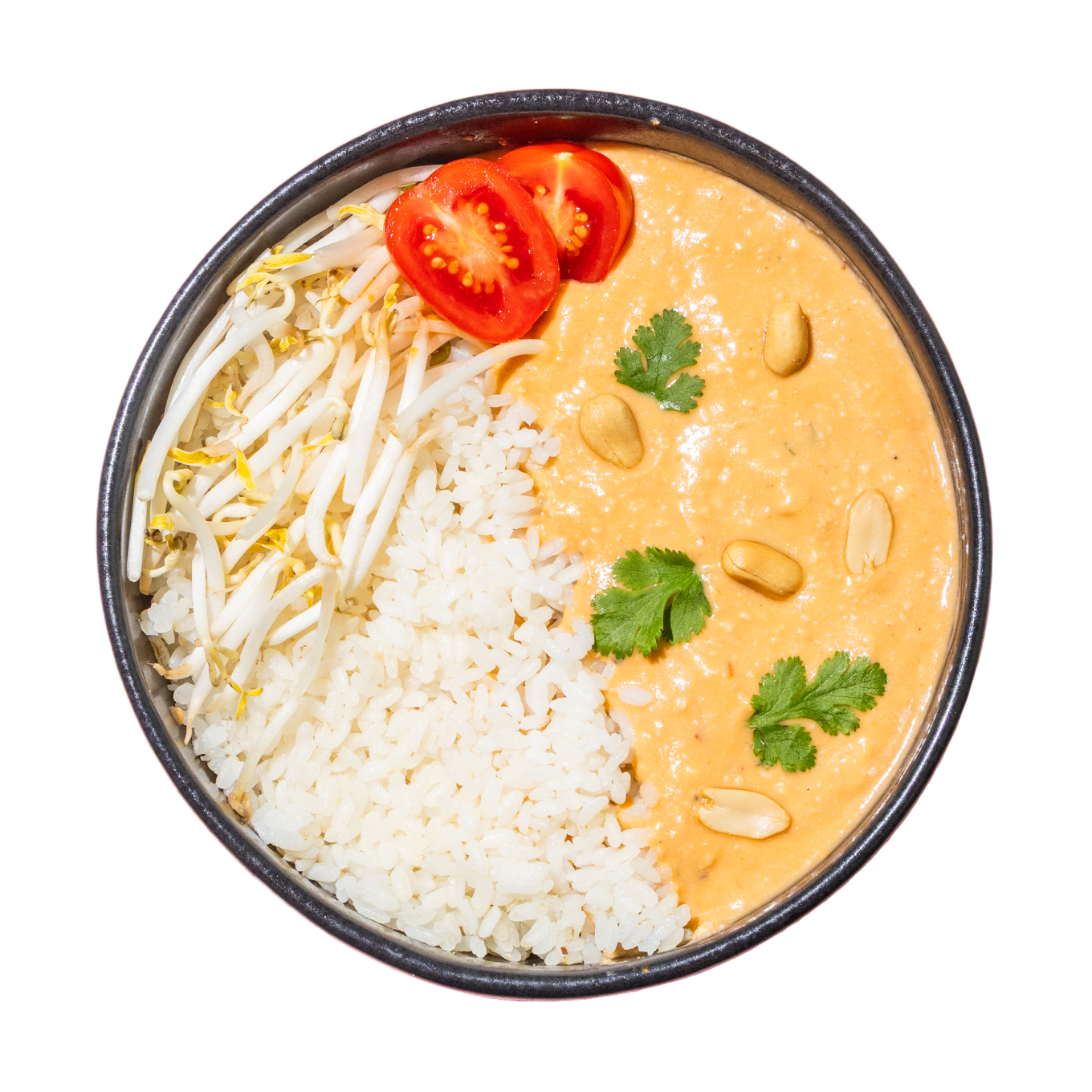 Eine Schüssel mit Reis, Sojasprossen und cremiger Orangensauce, garniert mit Erdnüssen, Koriander und geschnittenen Kirschtomaten auf schwarzem Hintergrund.