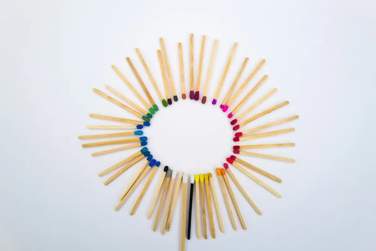 allumettes multicolores représentant la diversification patrimoniale