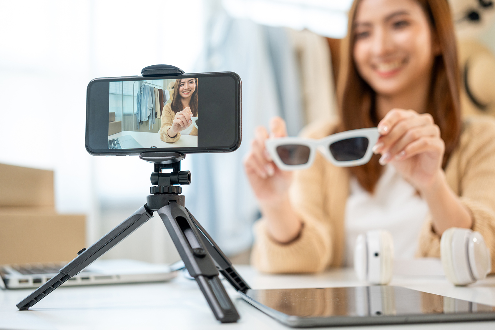 Multi-Device Video Consumption and AI are Reshaping the E-Commerce Landscape