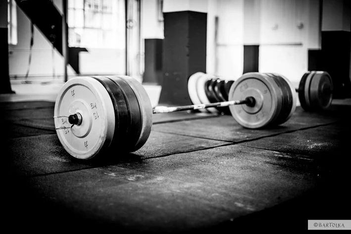 Langhanteln im Trainingsbereich von CrossFit Albstadt