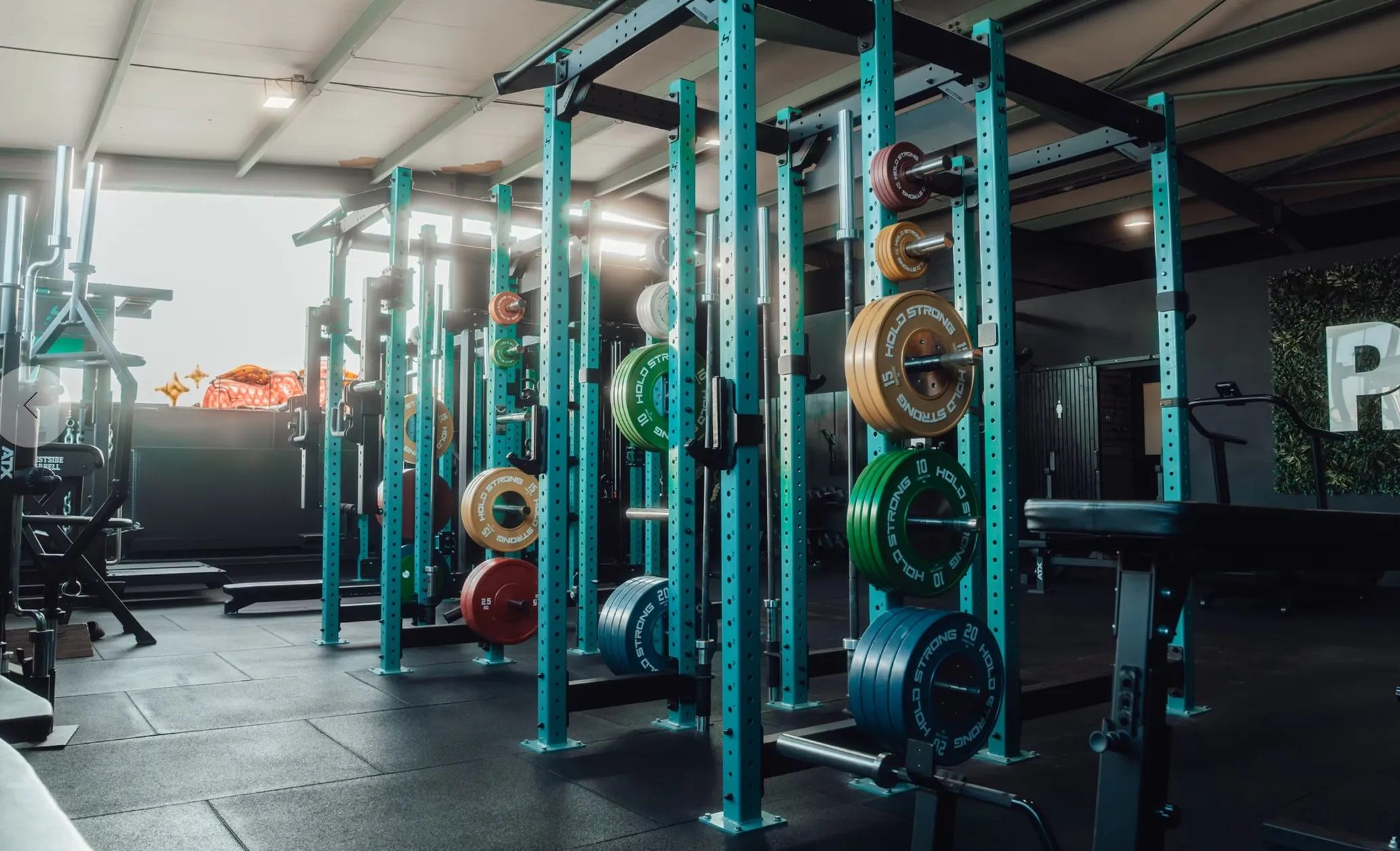 Trainingsbereich mit Racks bei CrossFit Tübingen