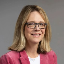 Laura St John square headshot